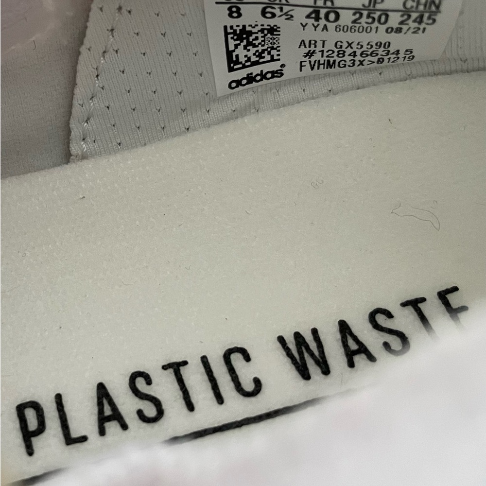 Adidas Shoes Women’s Size 8 UltraBoost 22
Triple White Running Sneakers GX5459 - Picture 8 of 8
